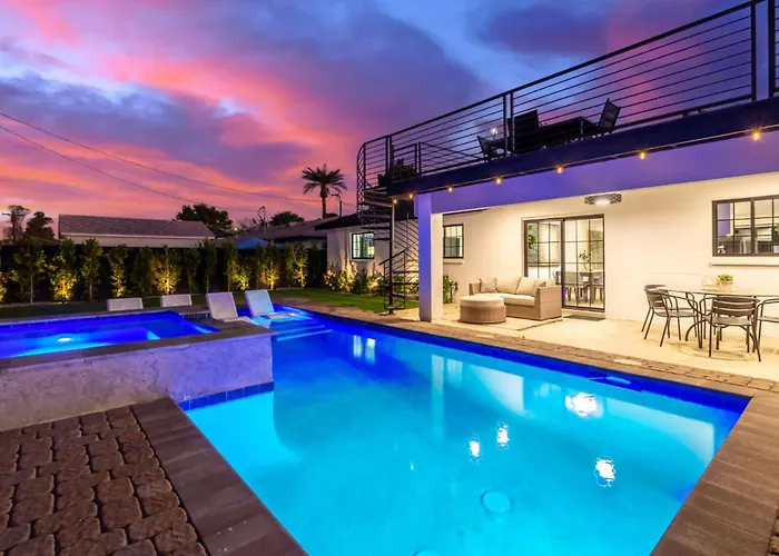 Holiday home The Sundancer Custom Retreat